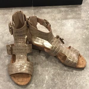New in box Donald Pliner Gold Metallic 8m sandals